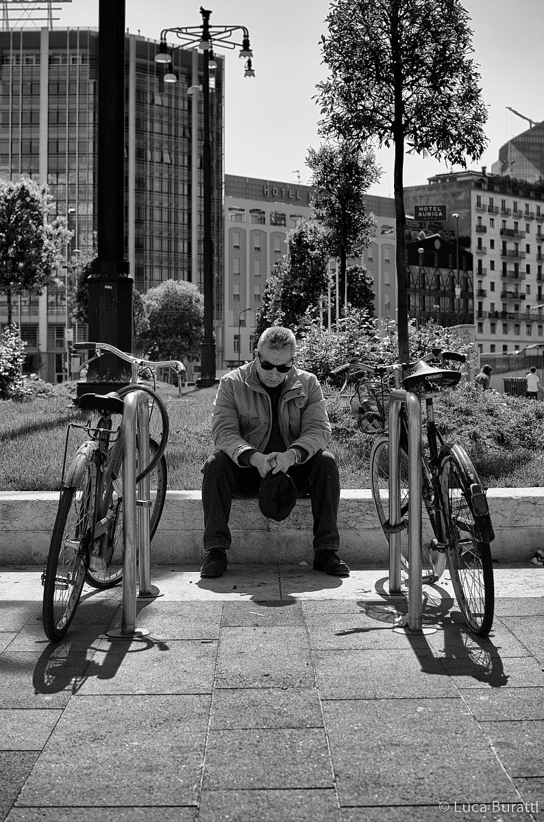 Incastrato tra due bici