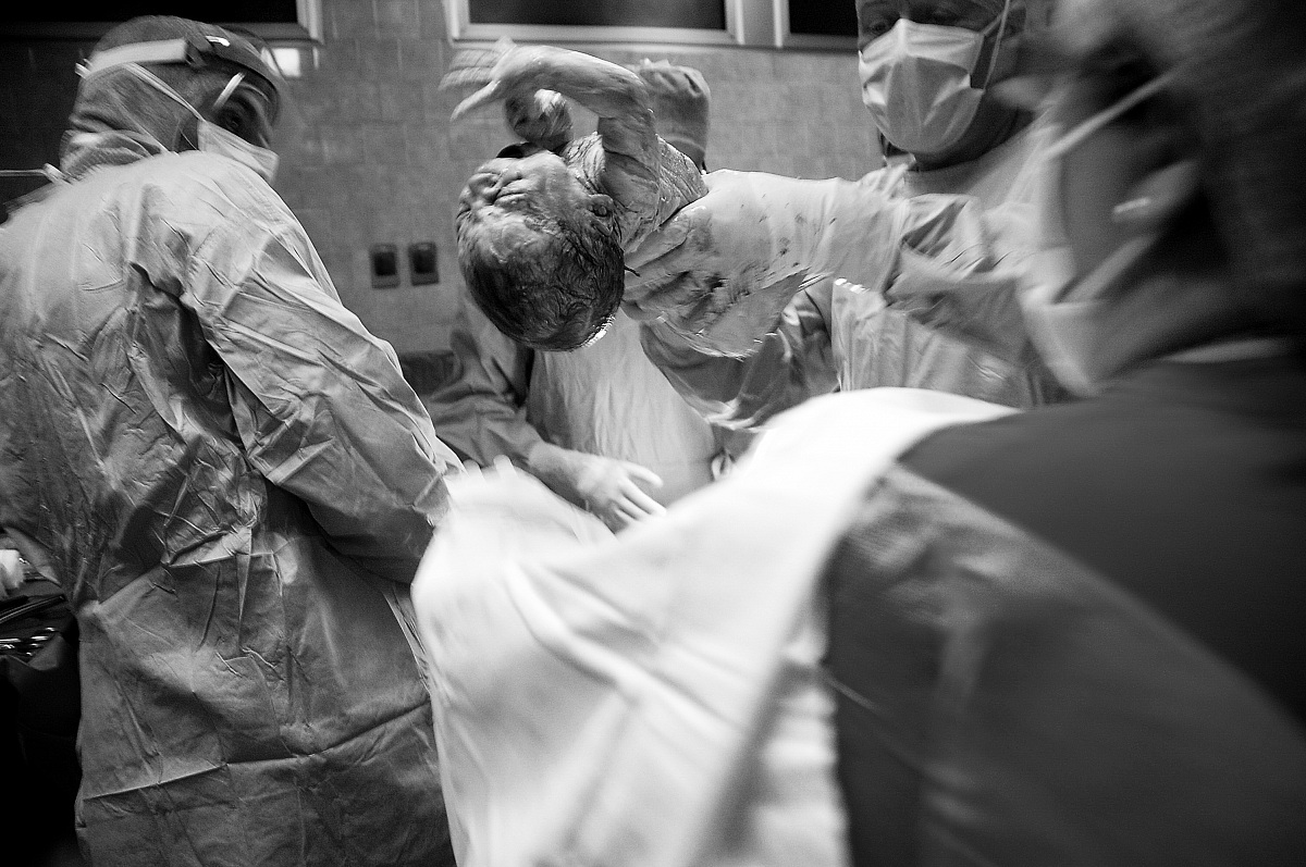 l'istante in cui l'uomo da la vita