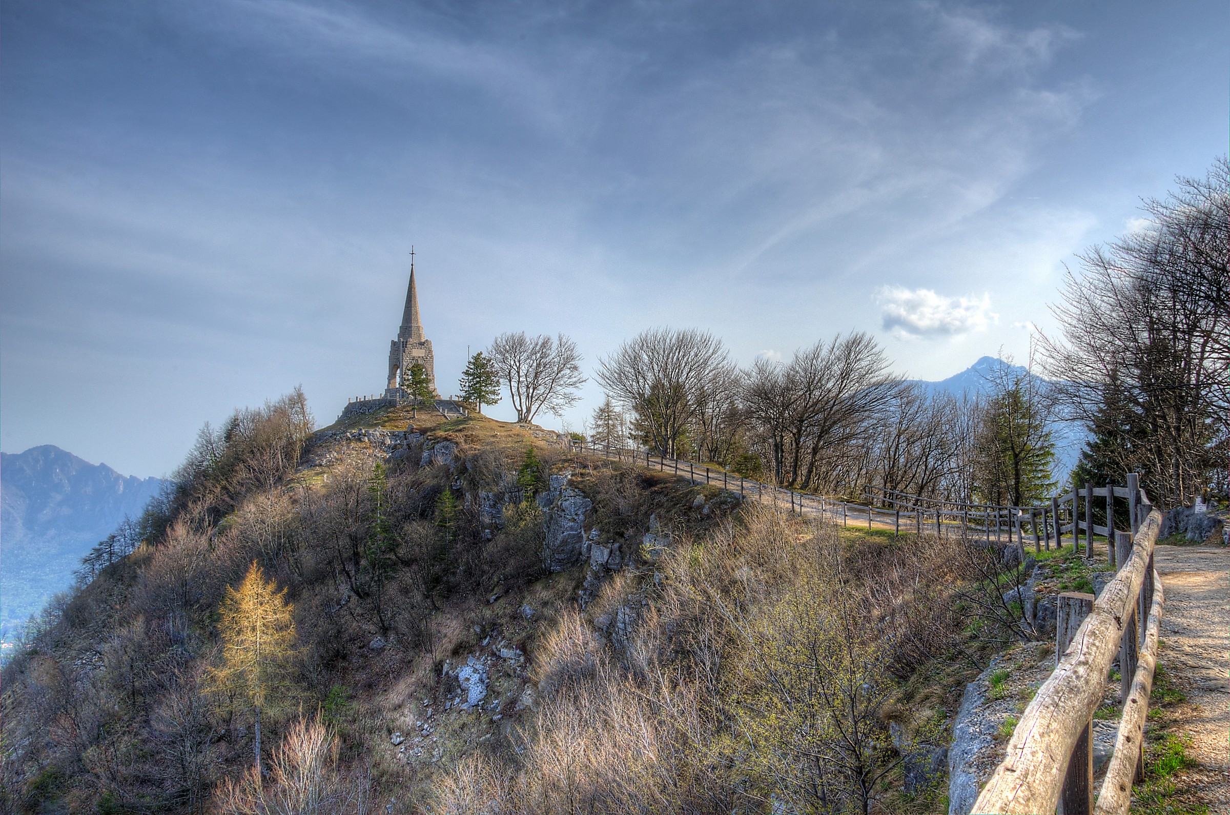 Buried mine enemy here sleeping a thousand sons of Italy