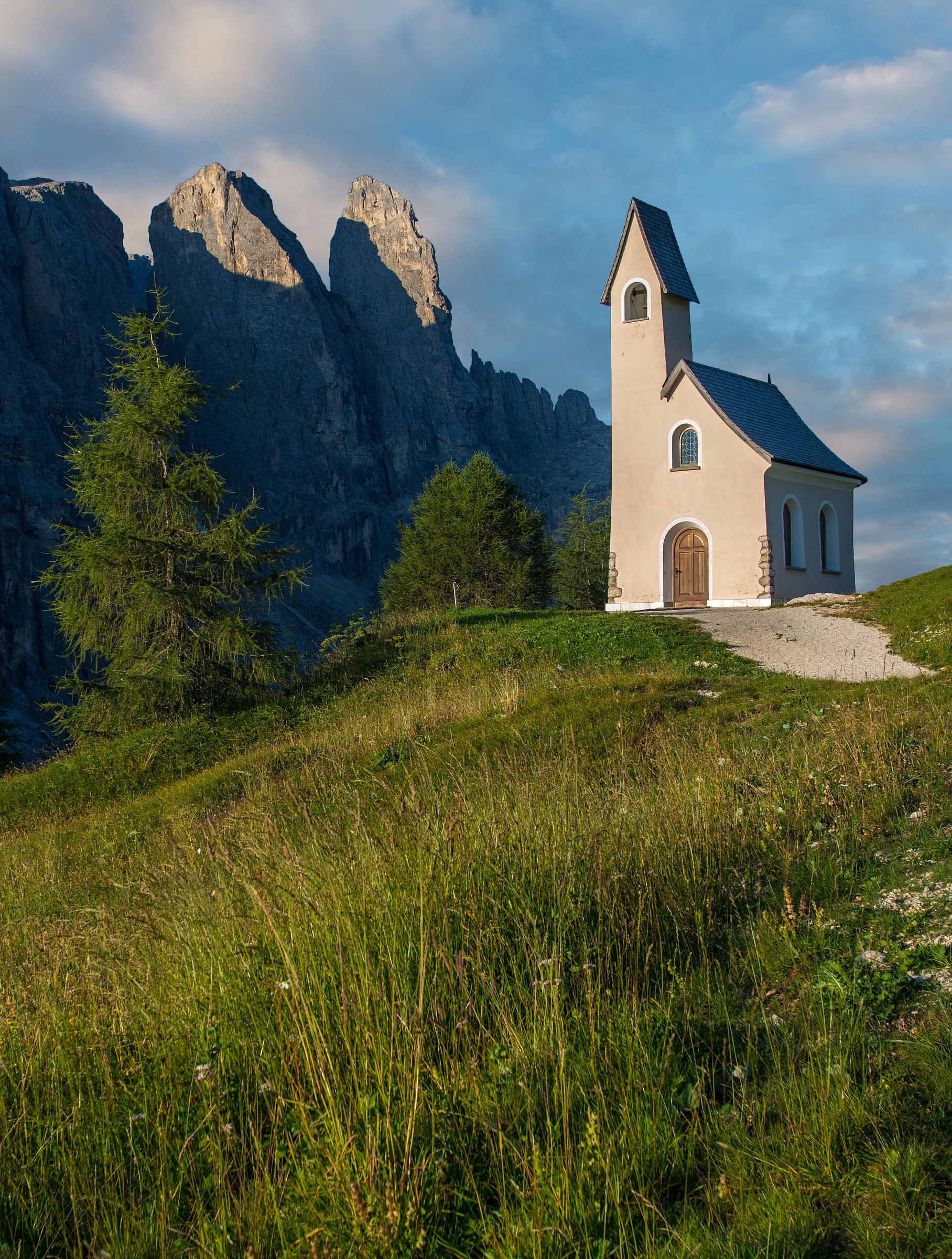 La chiesetta a passo Gardena