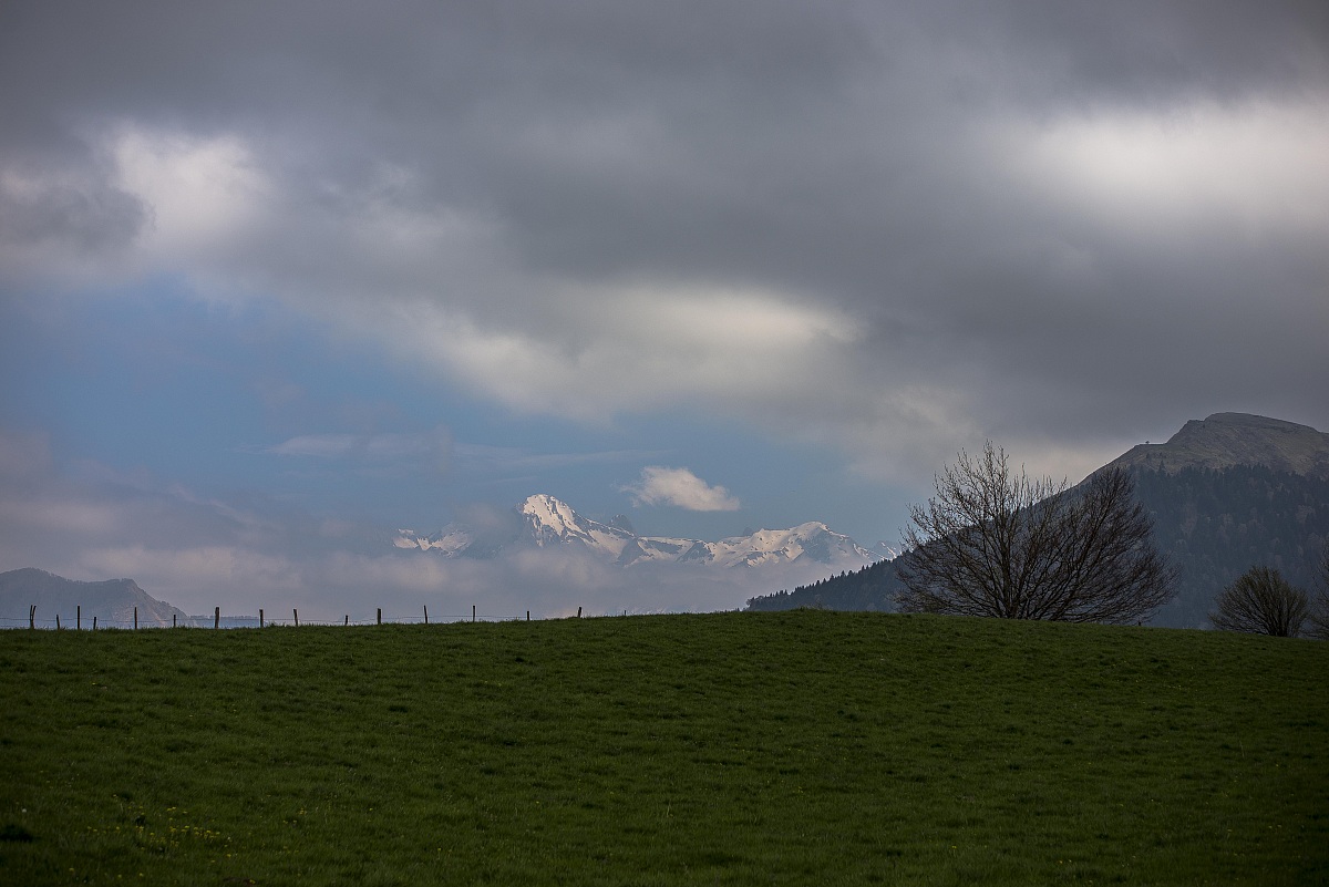 The front window. Overlooking the chain. vers 2