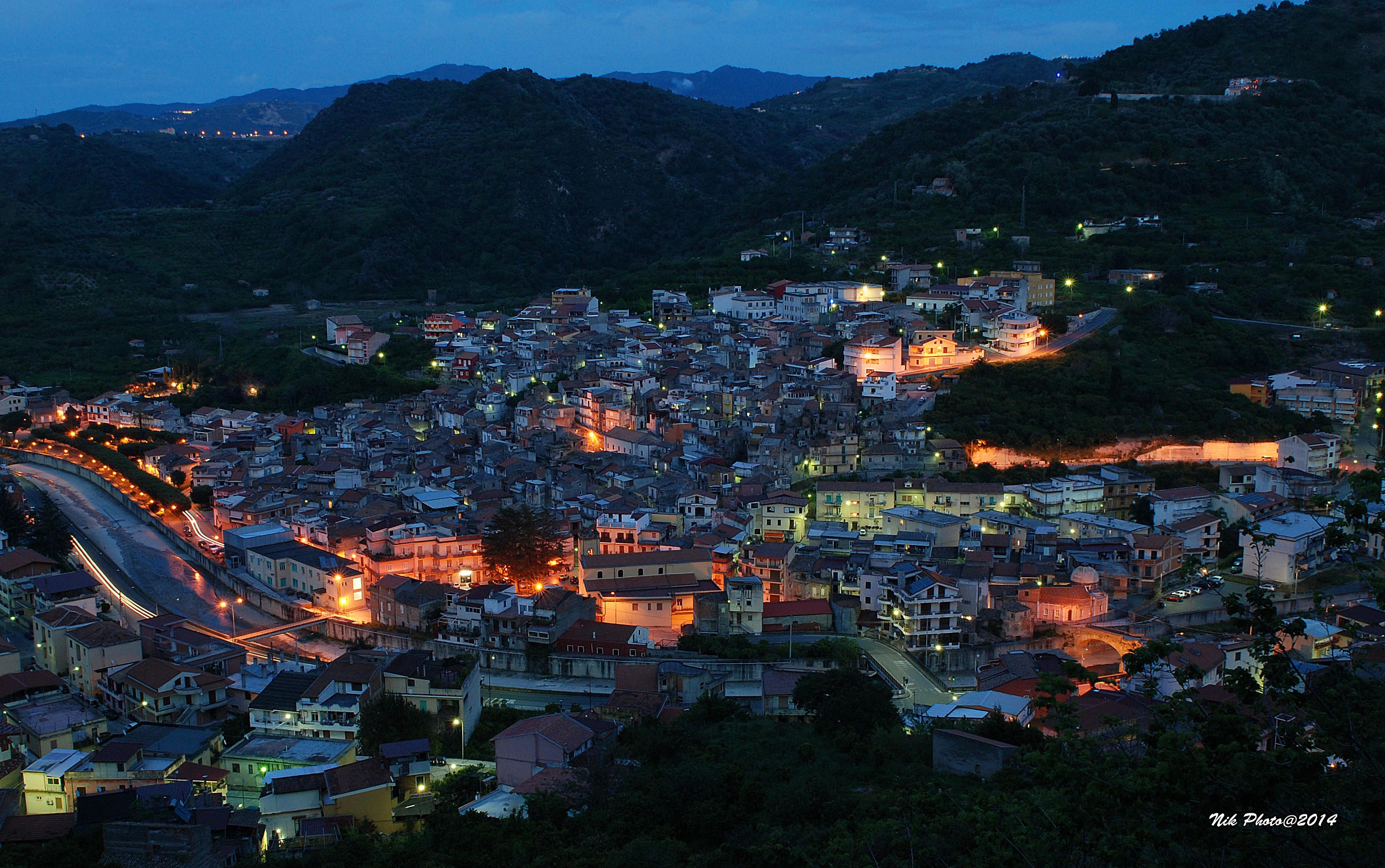 Gualtieri Sicaminò by night