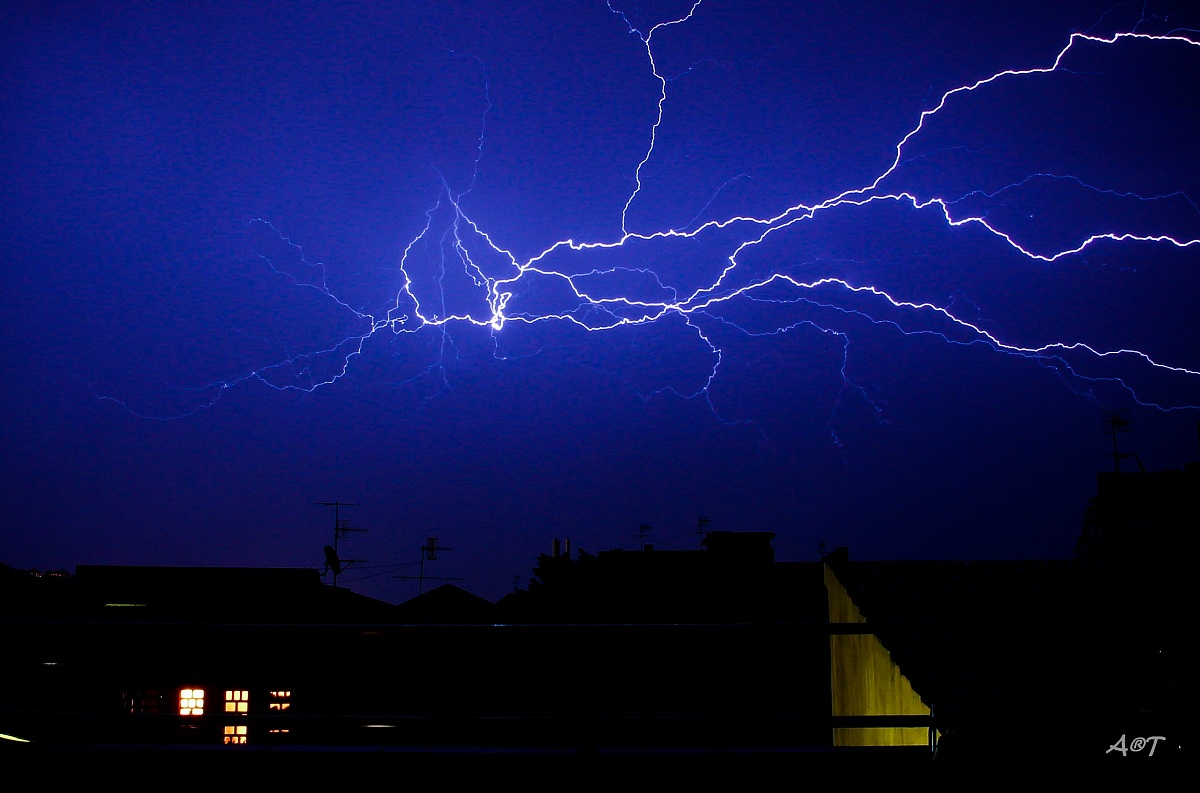 Fulmine a ciel sereno