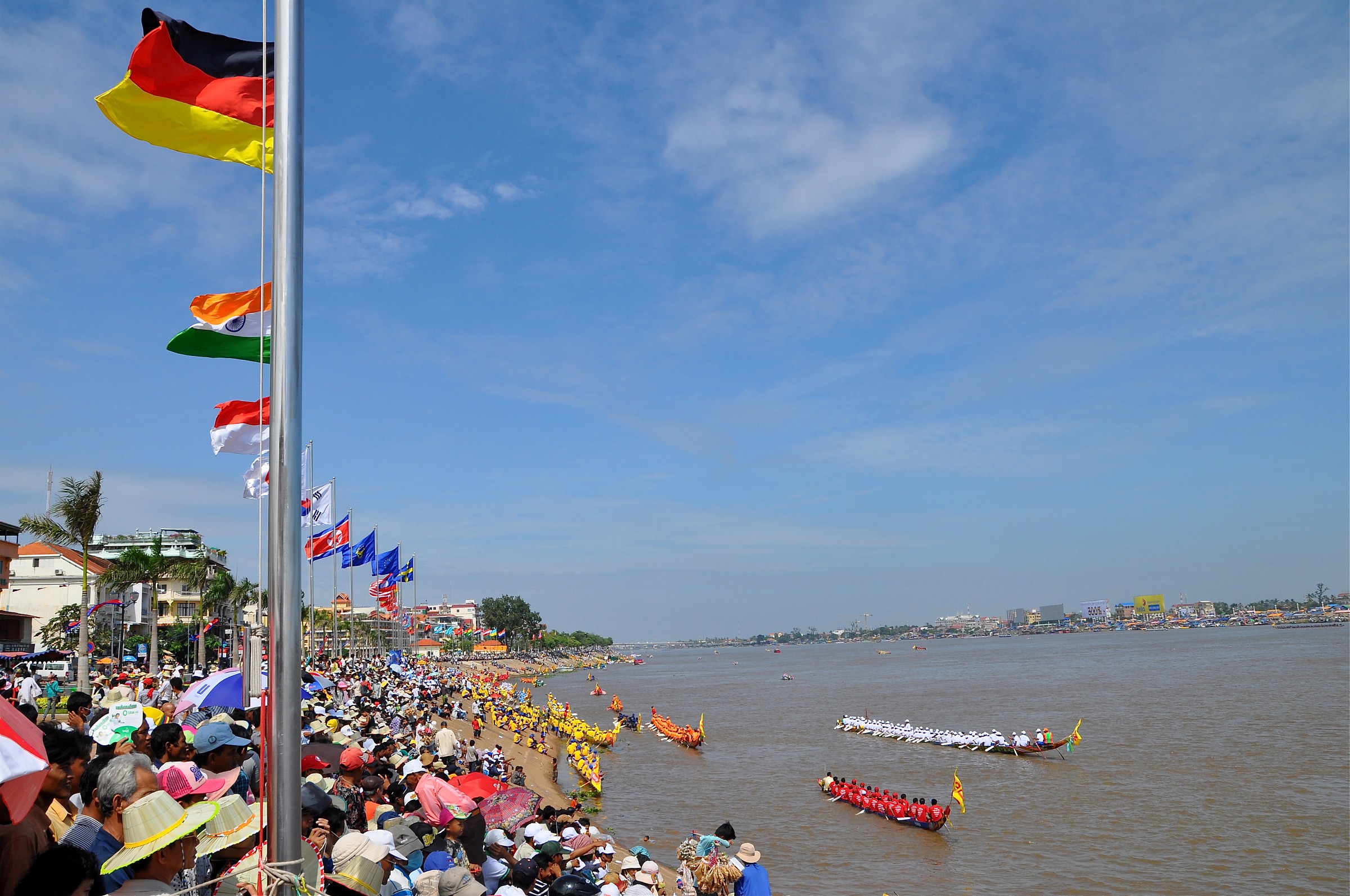 Boat Racing on fiumeMekong in Phnom Penh
