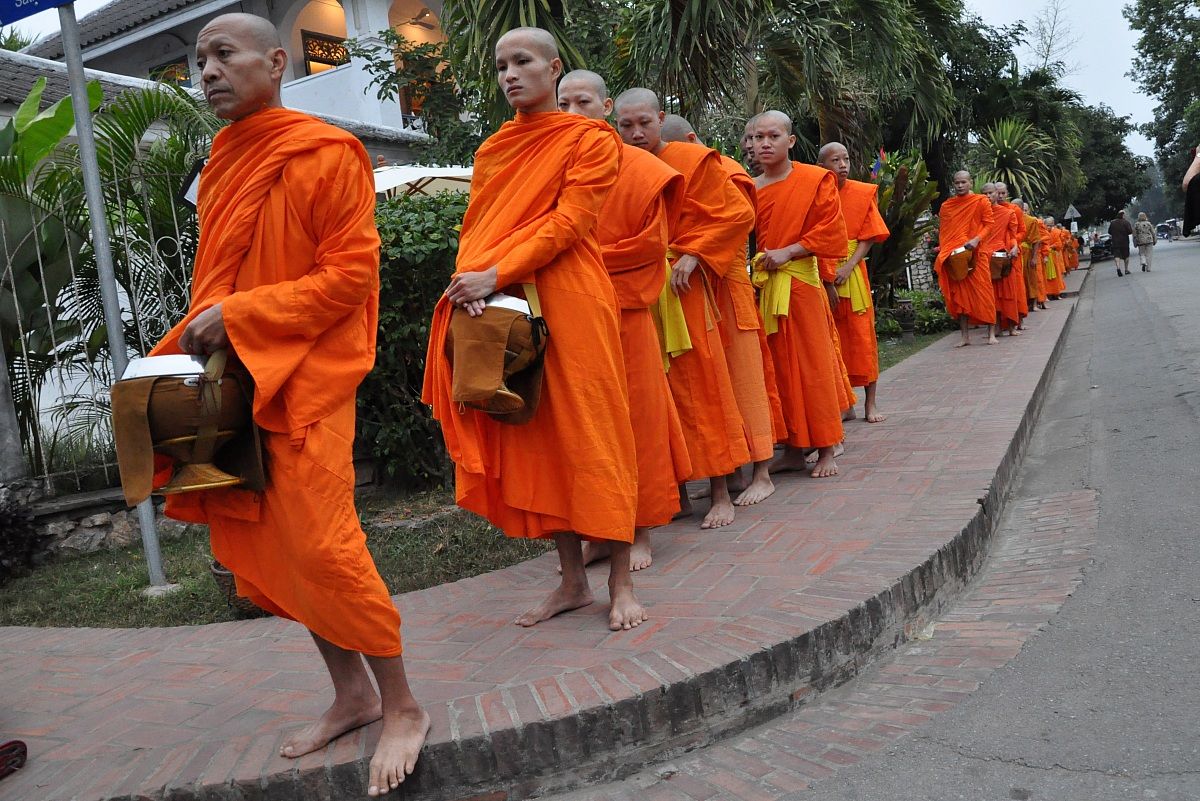 Procession for deals, Phnom Phen