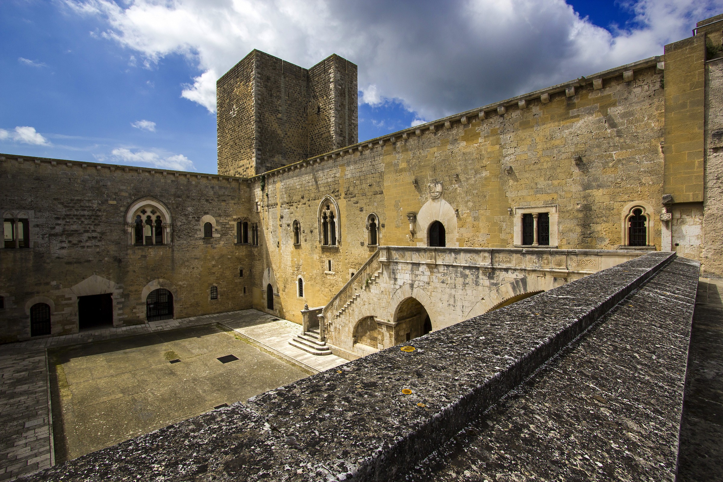 The trapezoidal courtyard (top view)