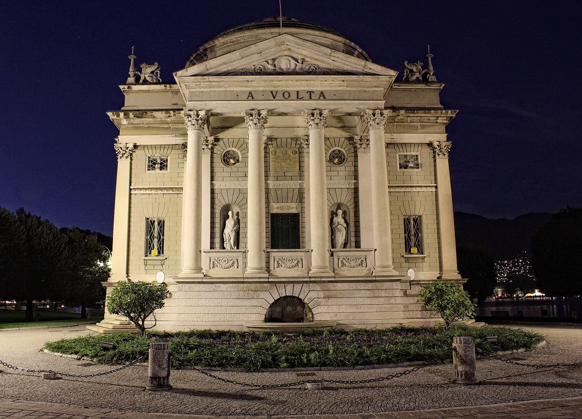By night Volta Temple