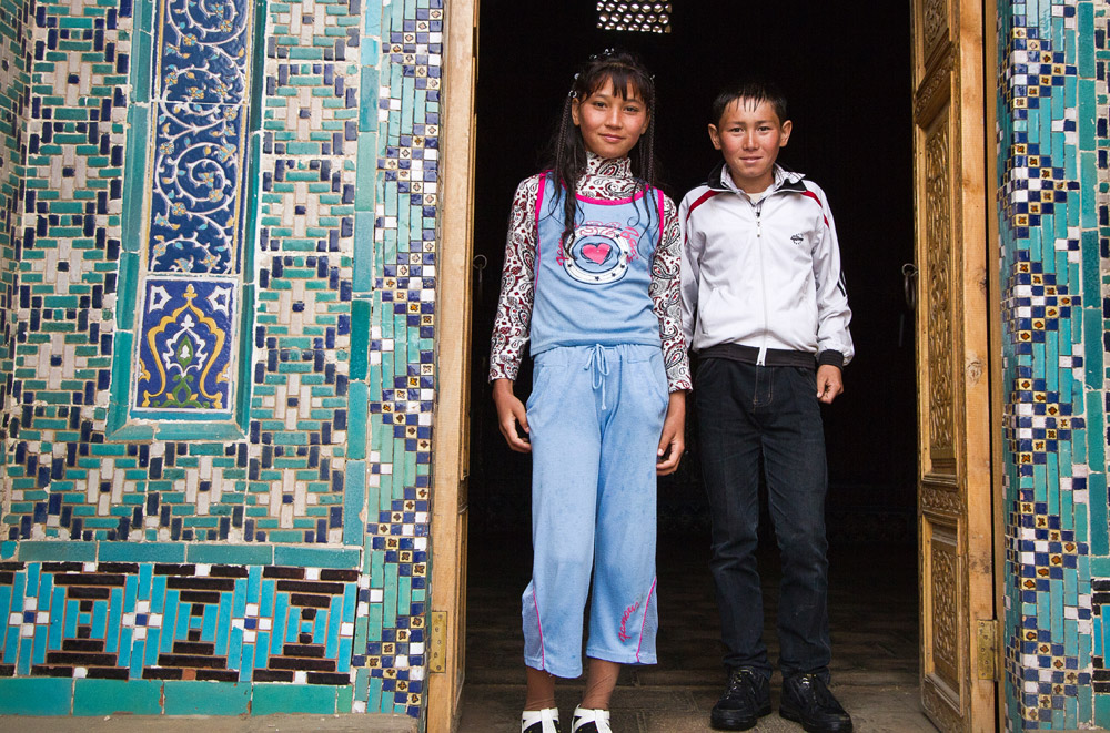 Young people visiting the graves - Samarkand