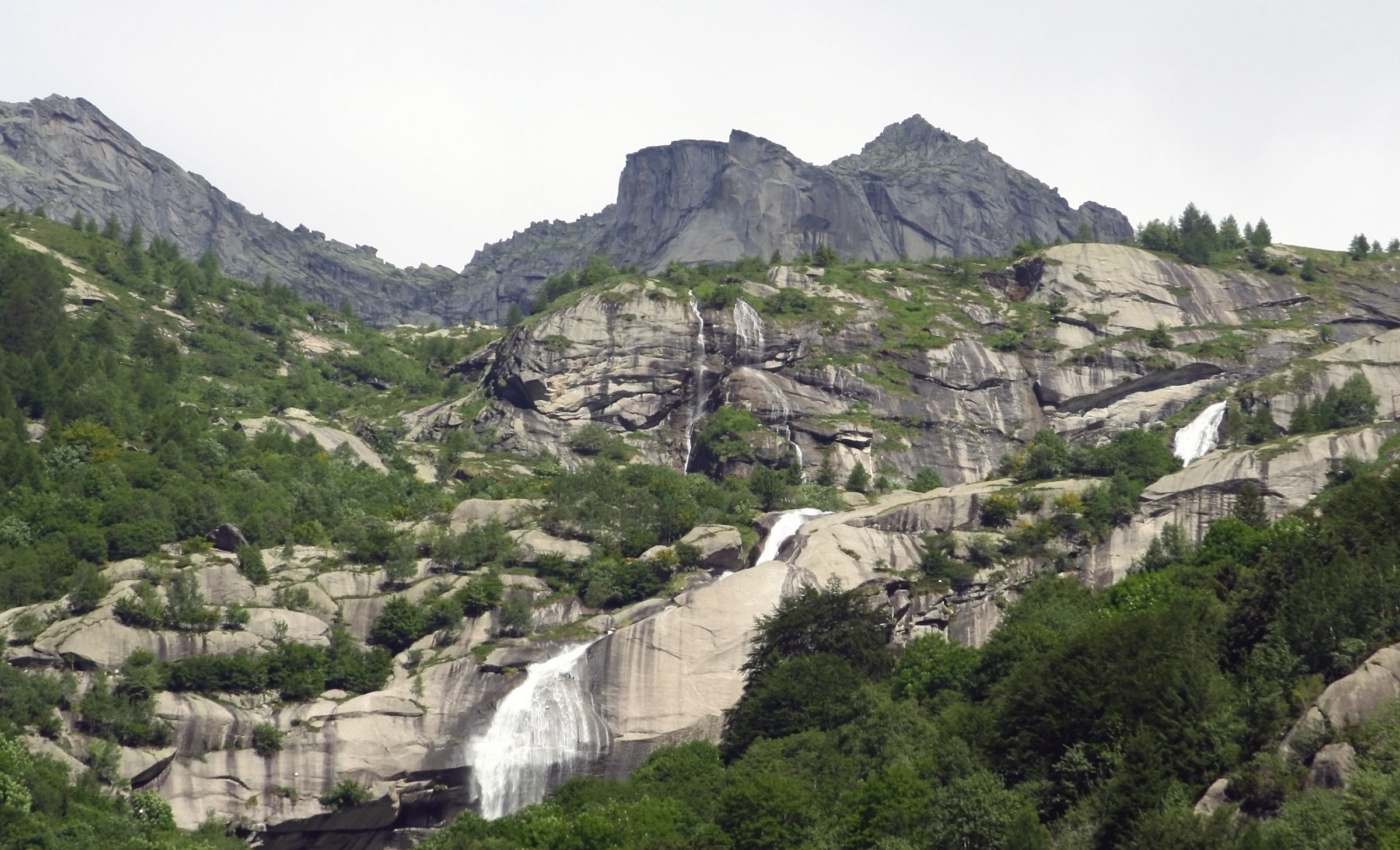 cascatelle in Val di Mello