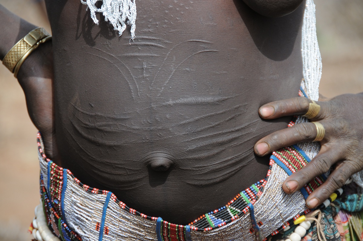 scarificazione rituale Toposa -Sud Sudan