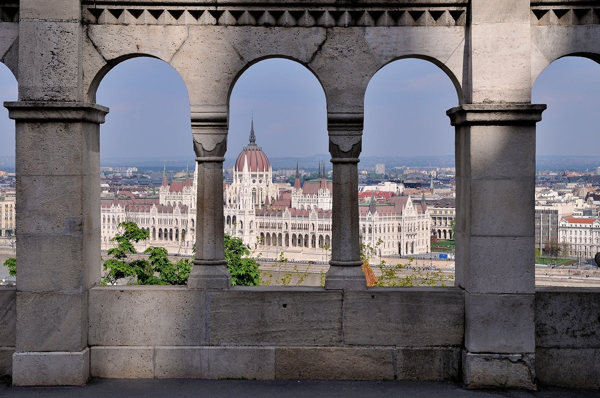 lontano dal parlamento