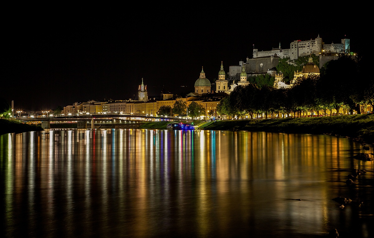 Riflessi sul fiume Salzach a Salisburgo.