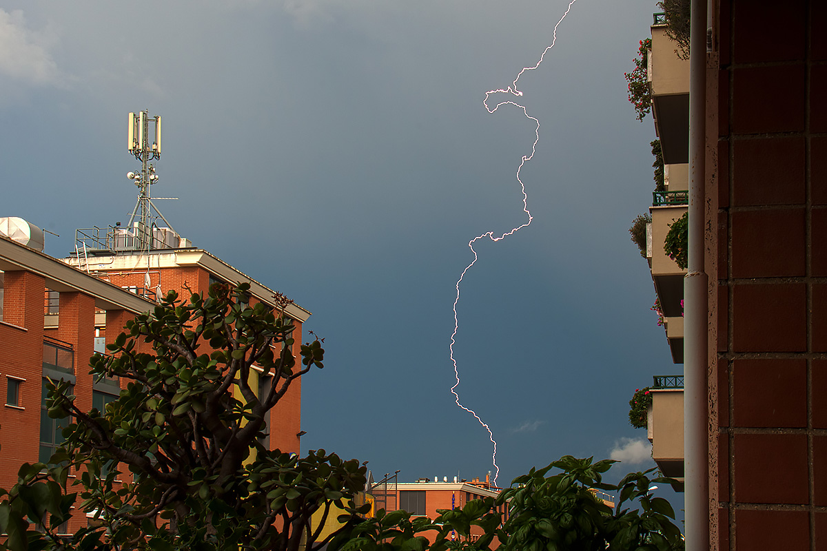 Fulmine a ciel sereno