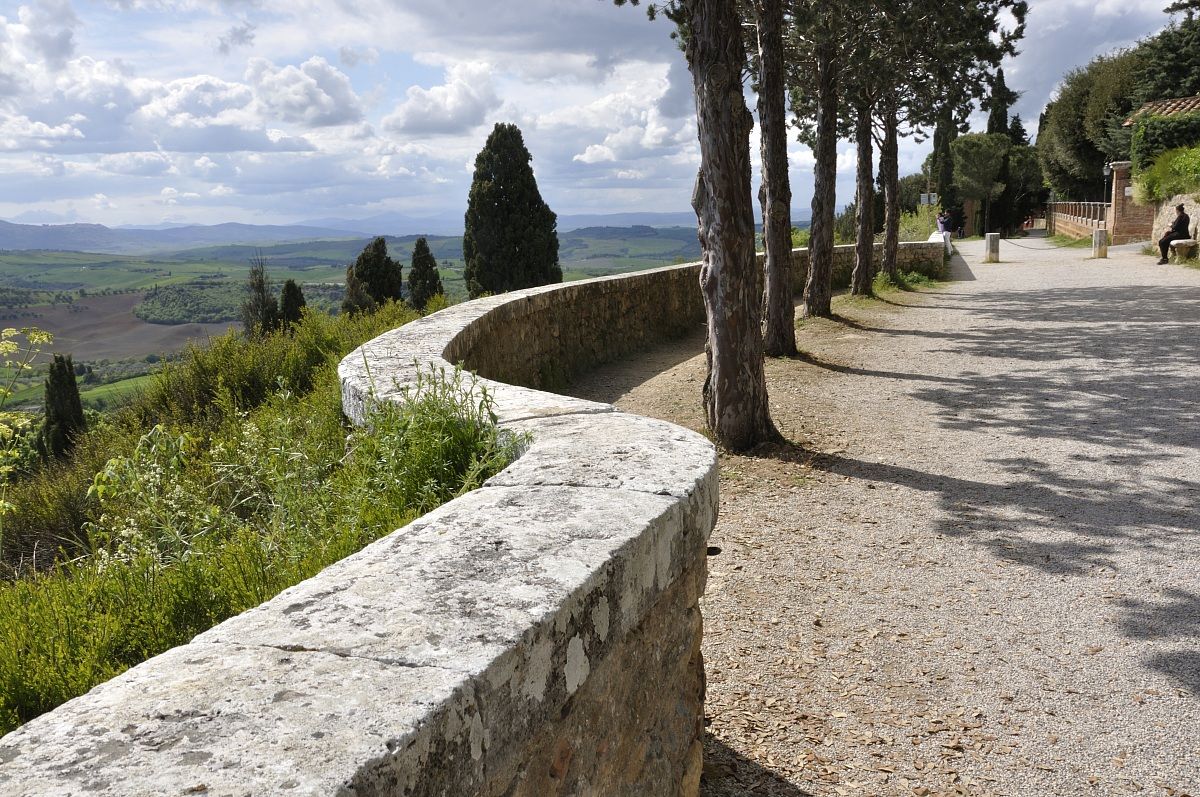Pienza, walk with views