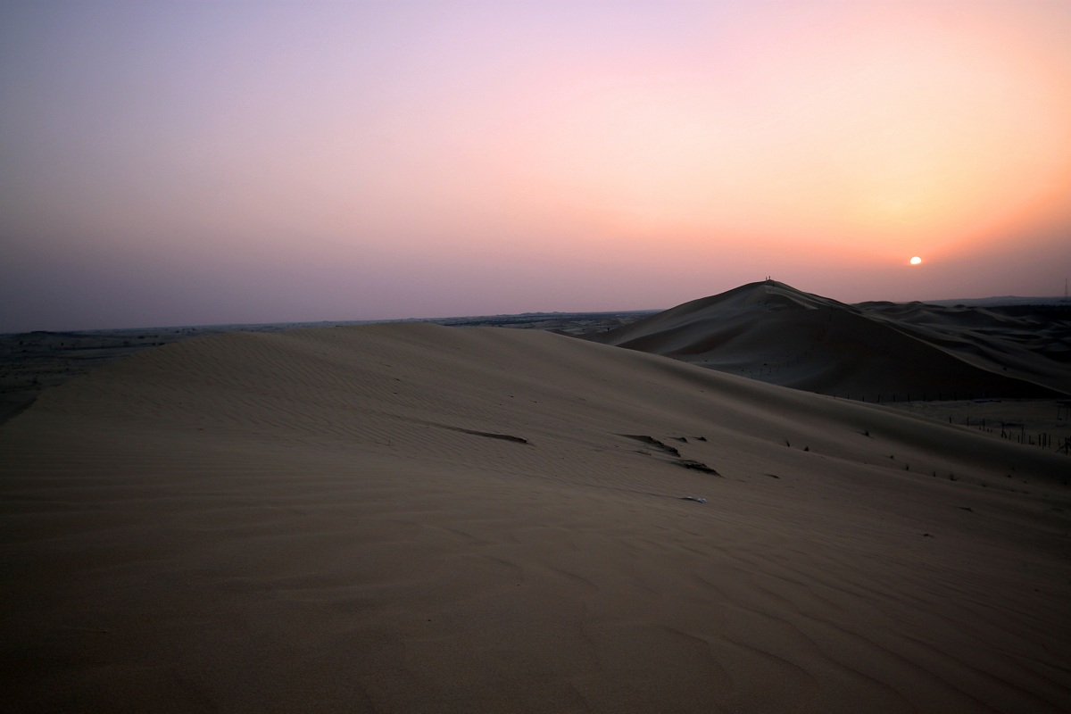 Tramonto nel deserto di Abu Dhabi