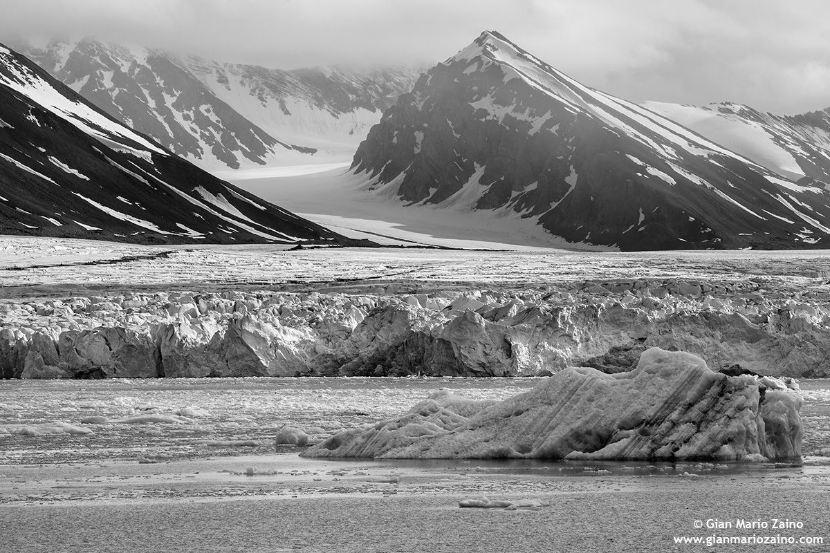 Liefdefjorden, Monaco glacier - 02