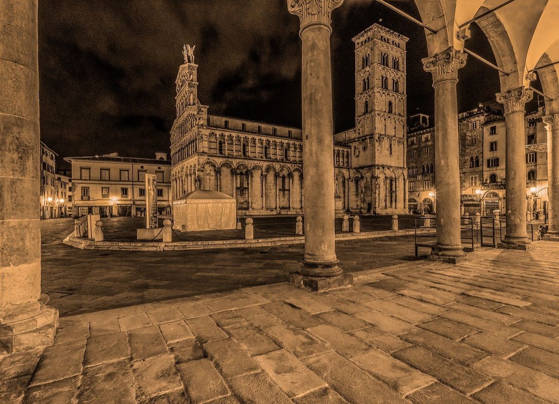 Chiesa di San Michele in Foro, Piazza San Michele-Lucca