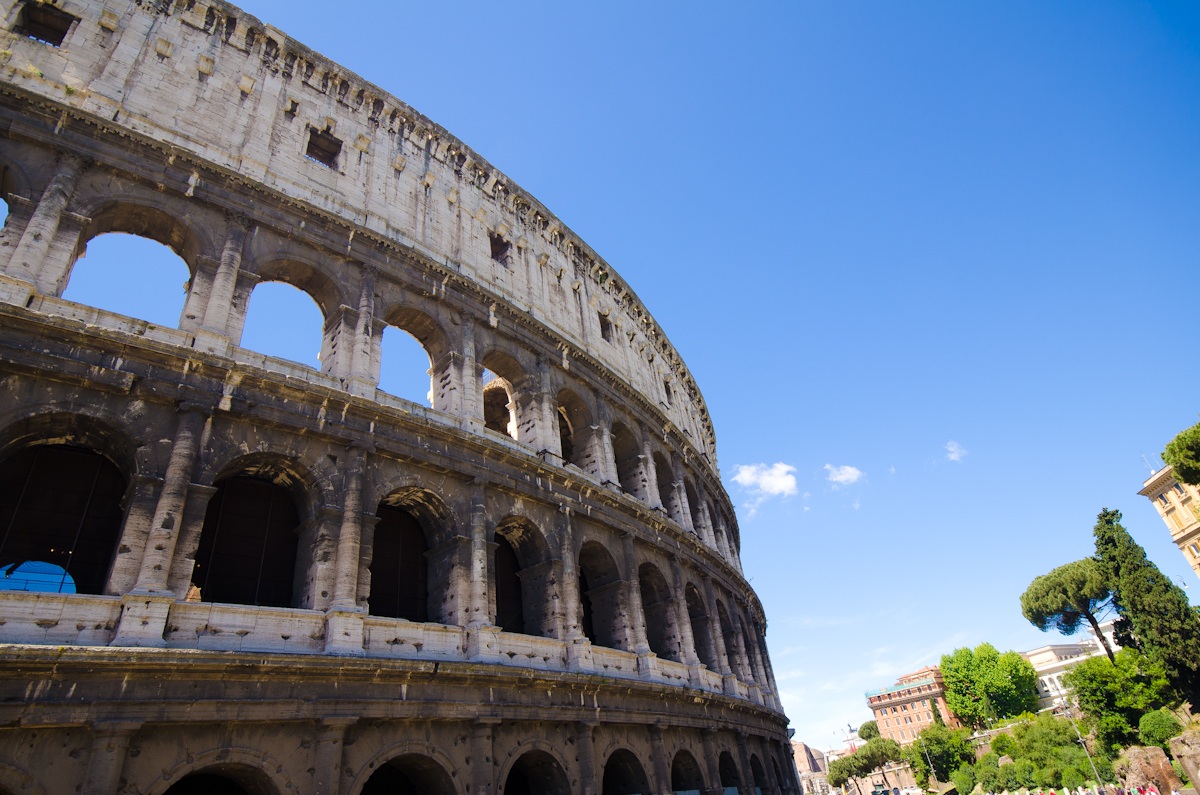 Azzurro tra le finestre aperte