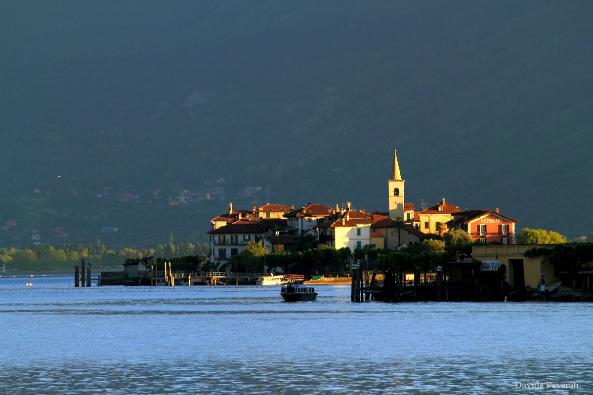 Lake Maggiore. Isola dei Pescatori to 'dawn.