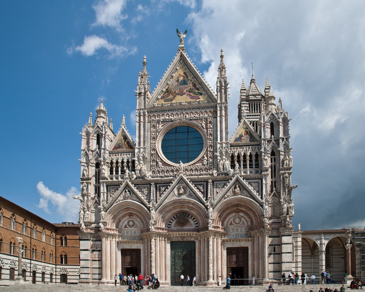 La facciata del Duomo di Siena