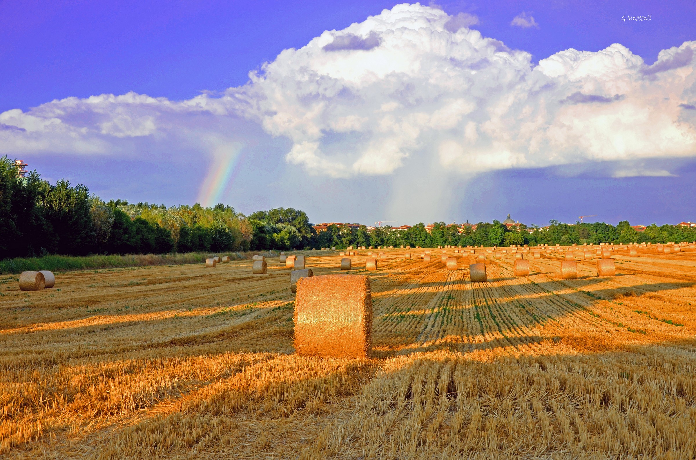 Tromba d'aria contro arcobaleno