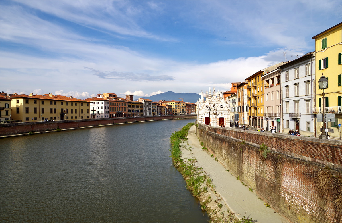 Pisa - Lungarno and the church of Santa Maria della Spina