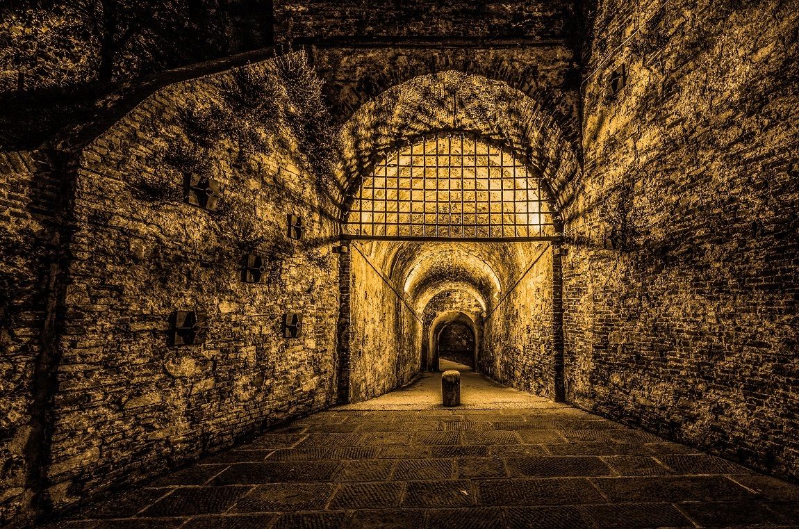 sottopassaggio delle mura lucchesi - Lucca