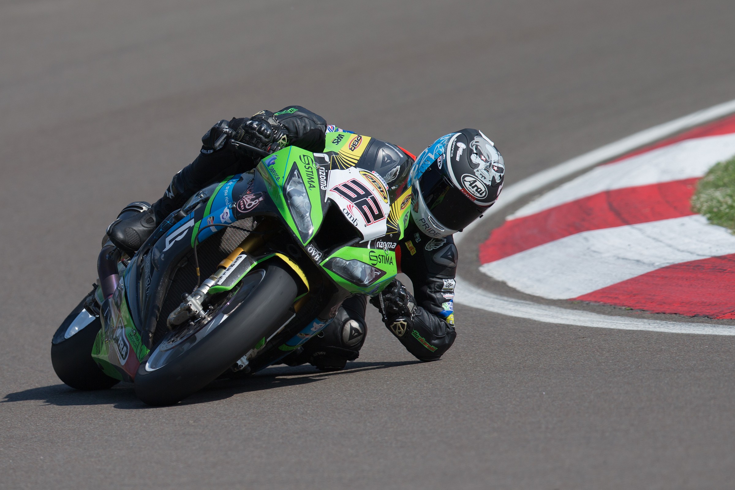 Elbows on the ground, not only in MotoGP .. Sheridan Morais