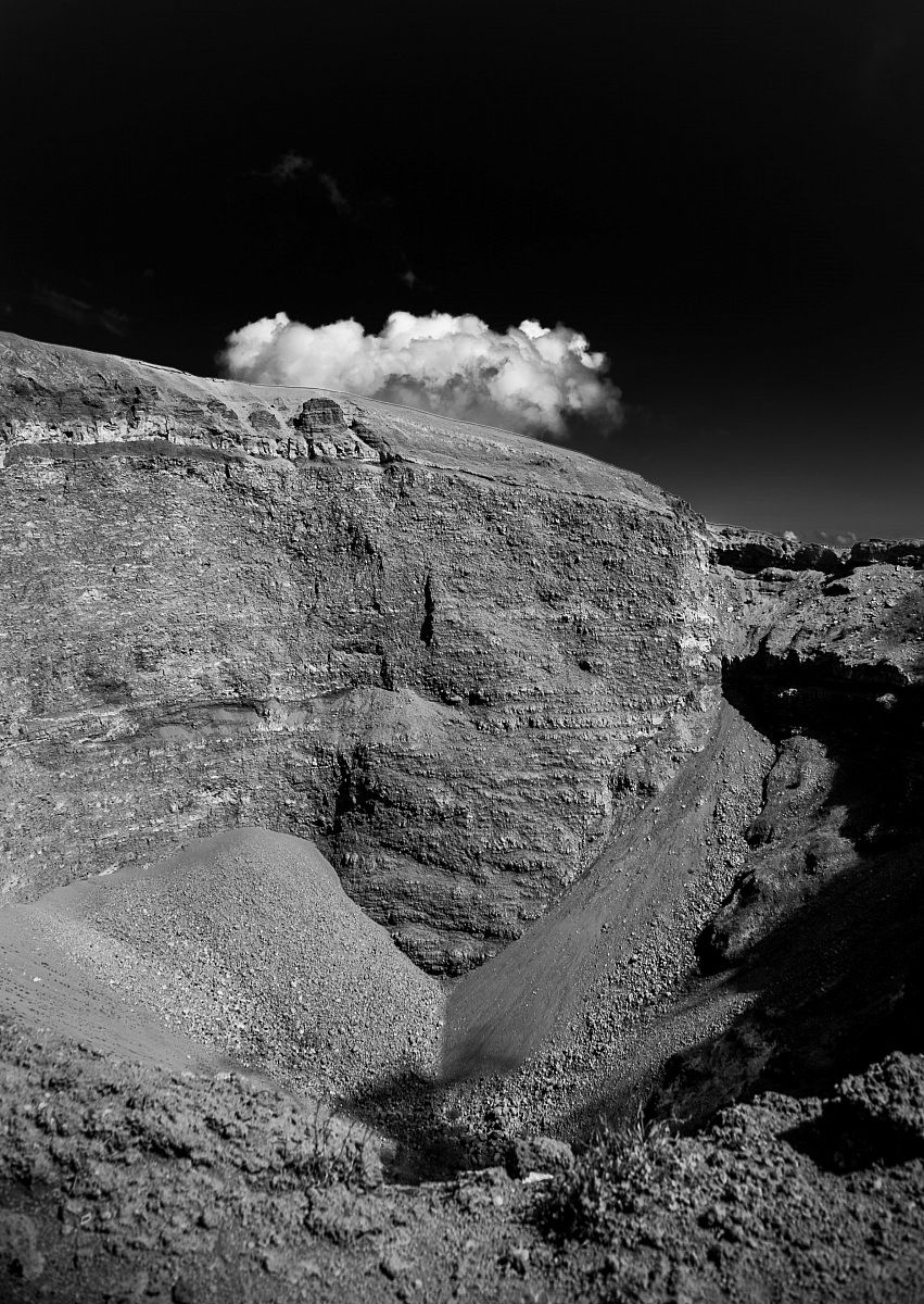 V di Vesuvio.sguardo al cratere del vulcano Napoletano