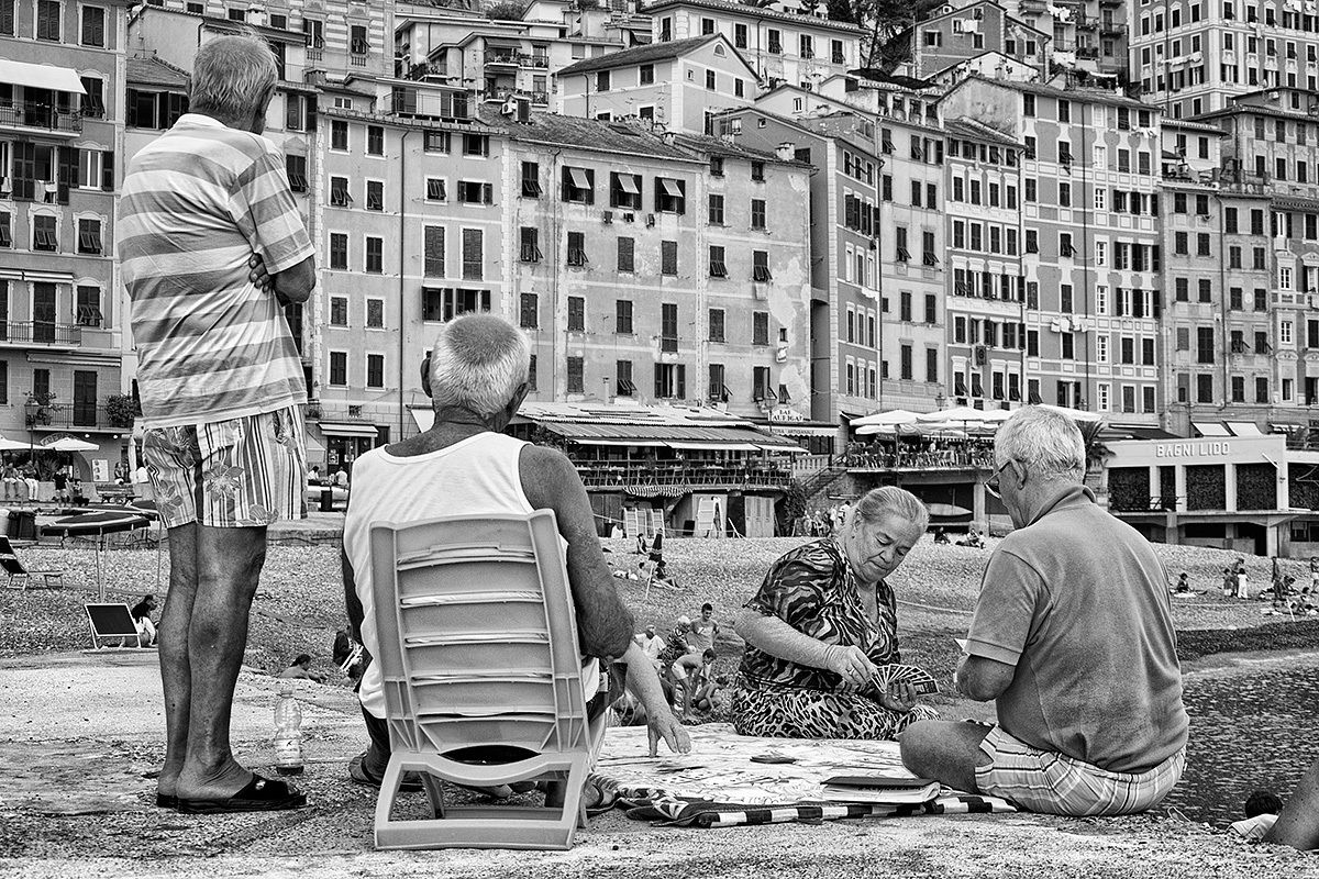 Gli amici e intorno il mondo