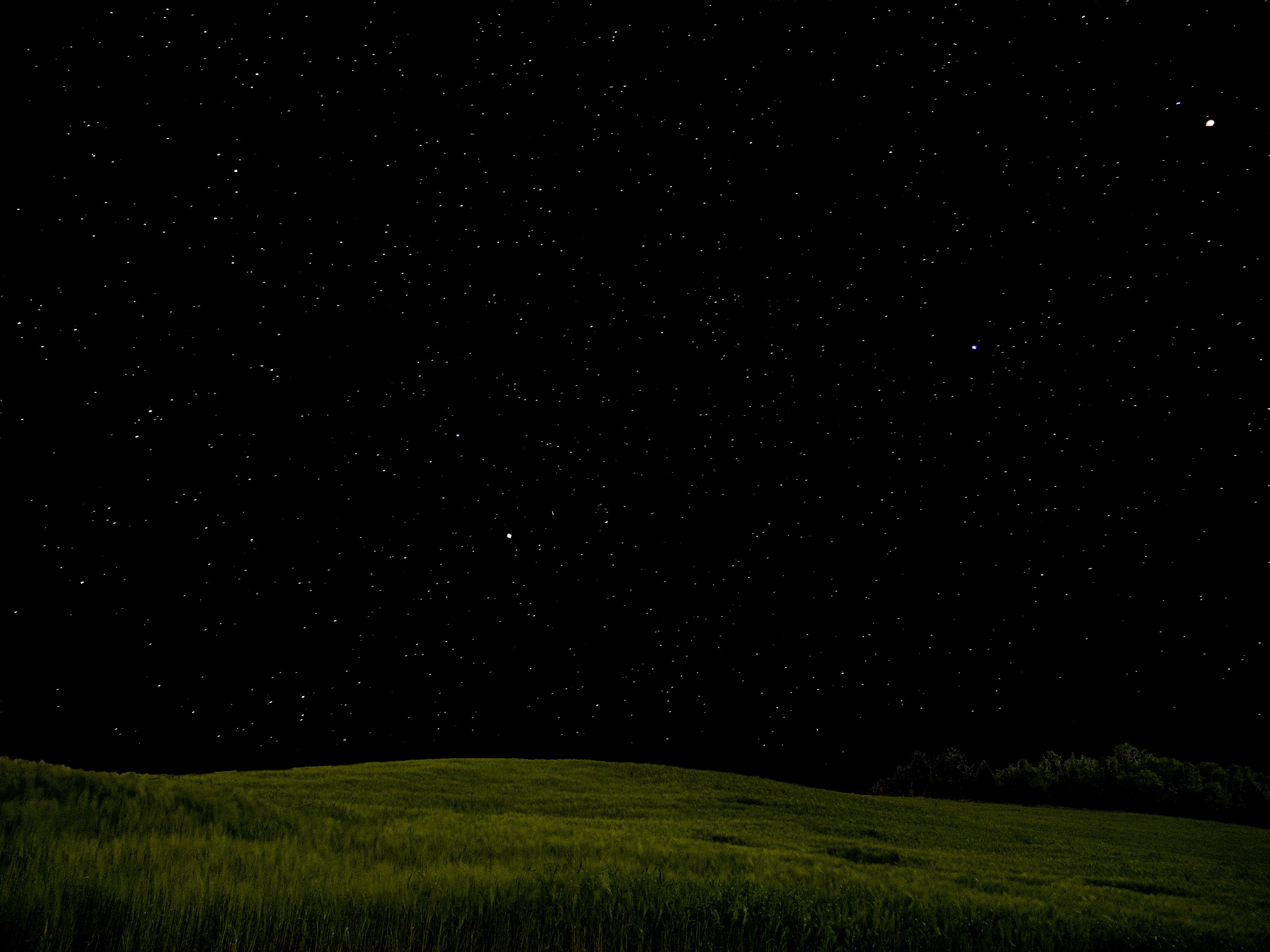 Saturno e Marte in un cielo stellato molto Dark