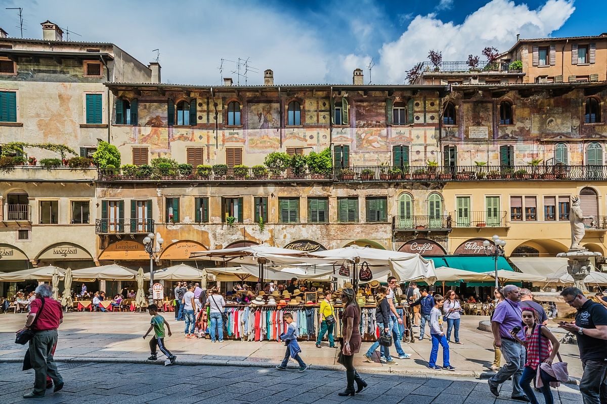 Walking in Piazza delle Erbe
