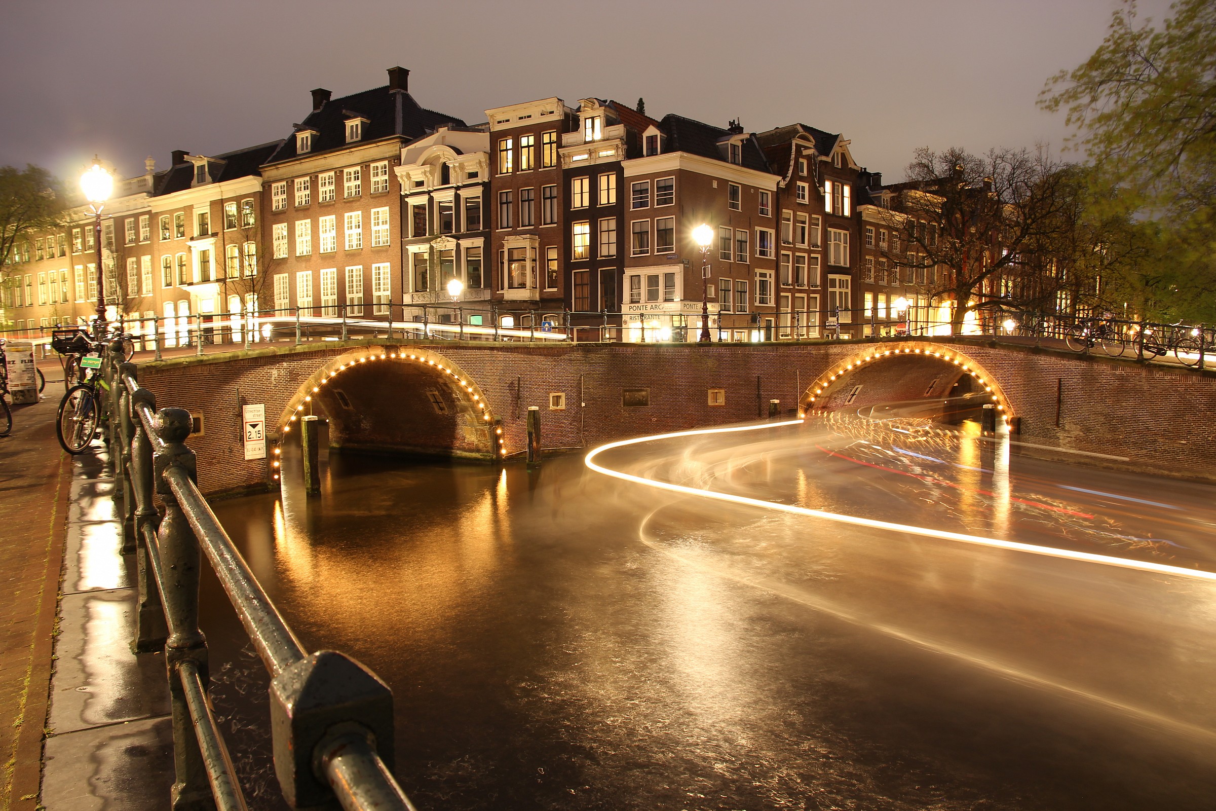 The magic of contrails Amsterdam