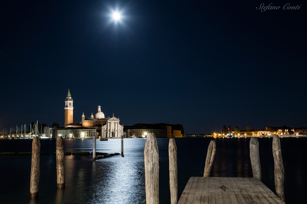La Luna illumina San Giorgio