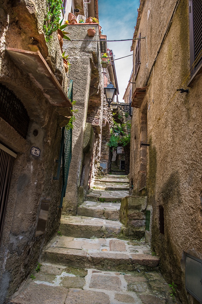 Alley Giglio Castello