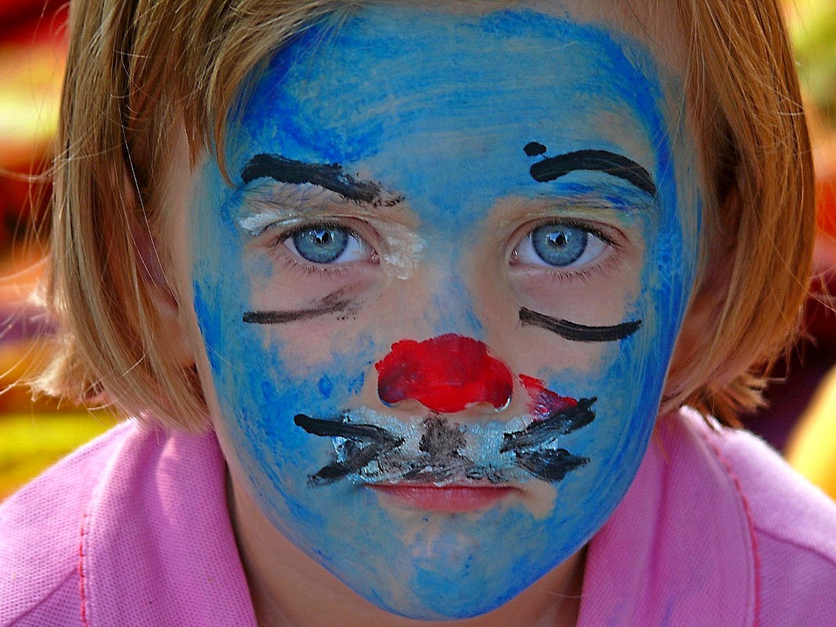 Blue eyes in blue face