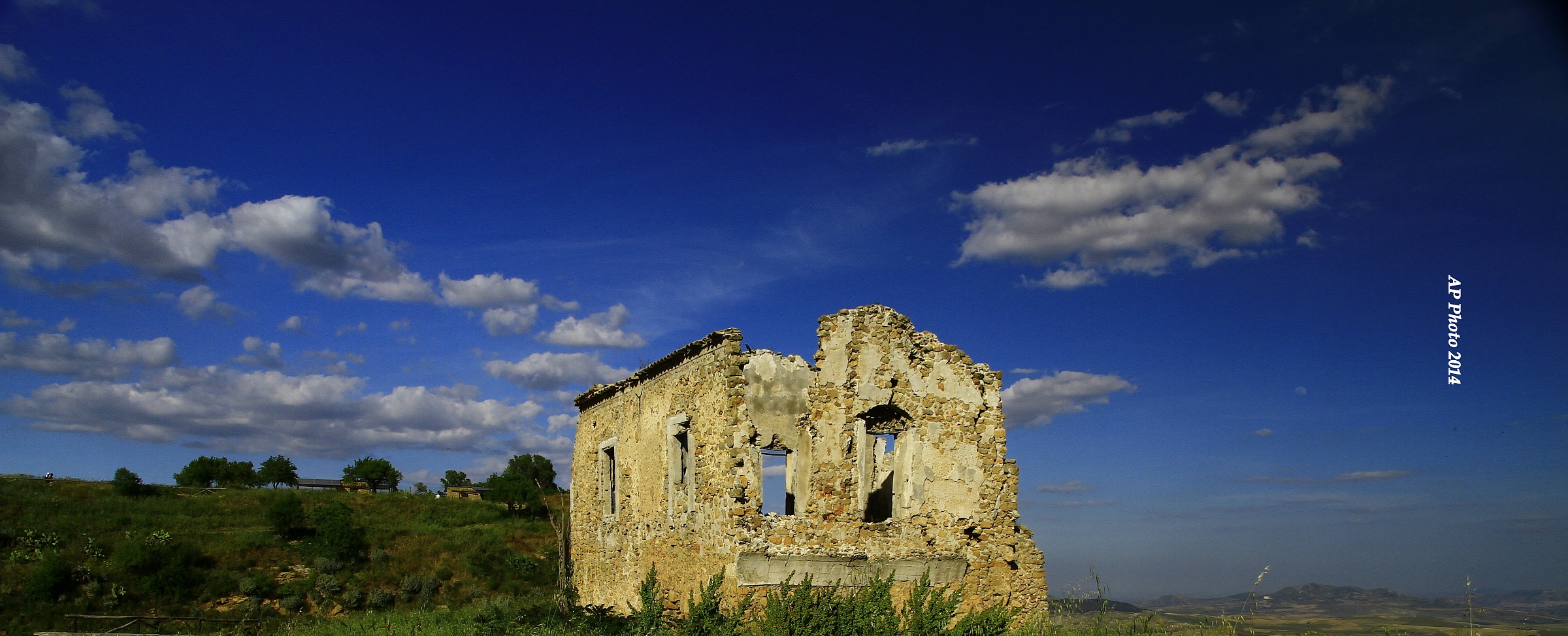 Excavations of Morgantina (en) A ruin in the middle of the e...