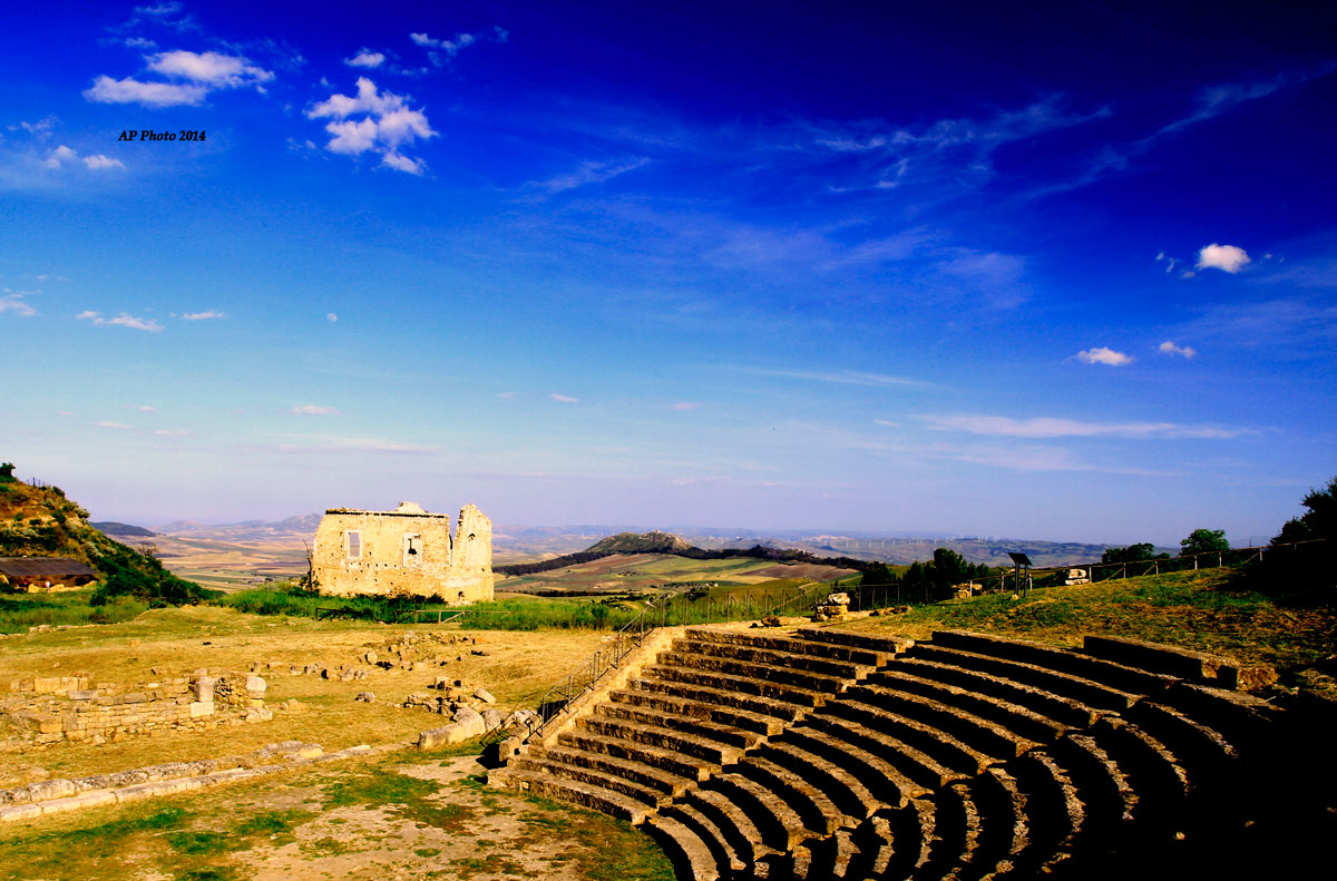 Excavations MORGANTINA (en) - theater