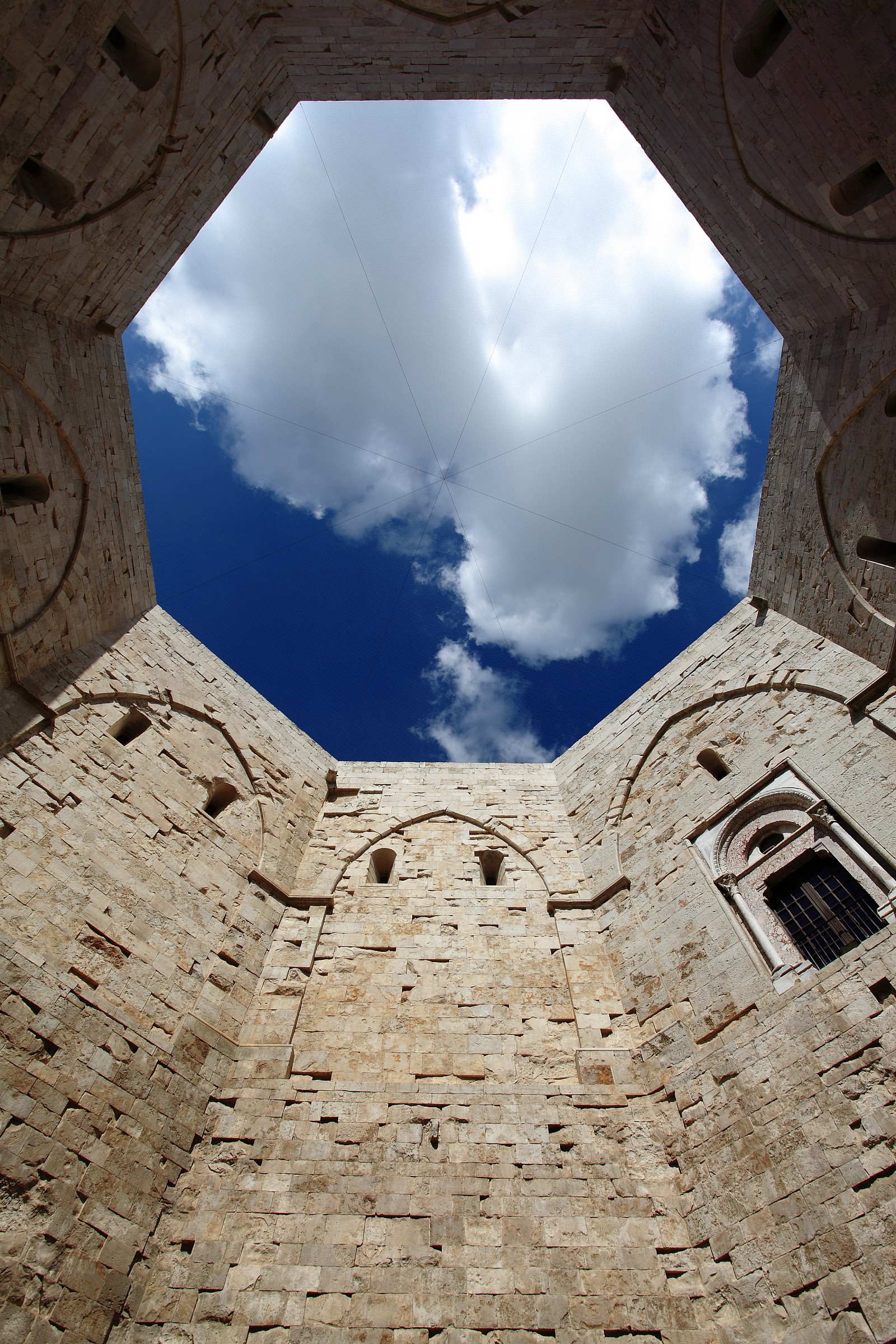 Interior - Castel del Monte