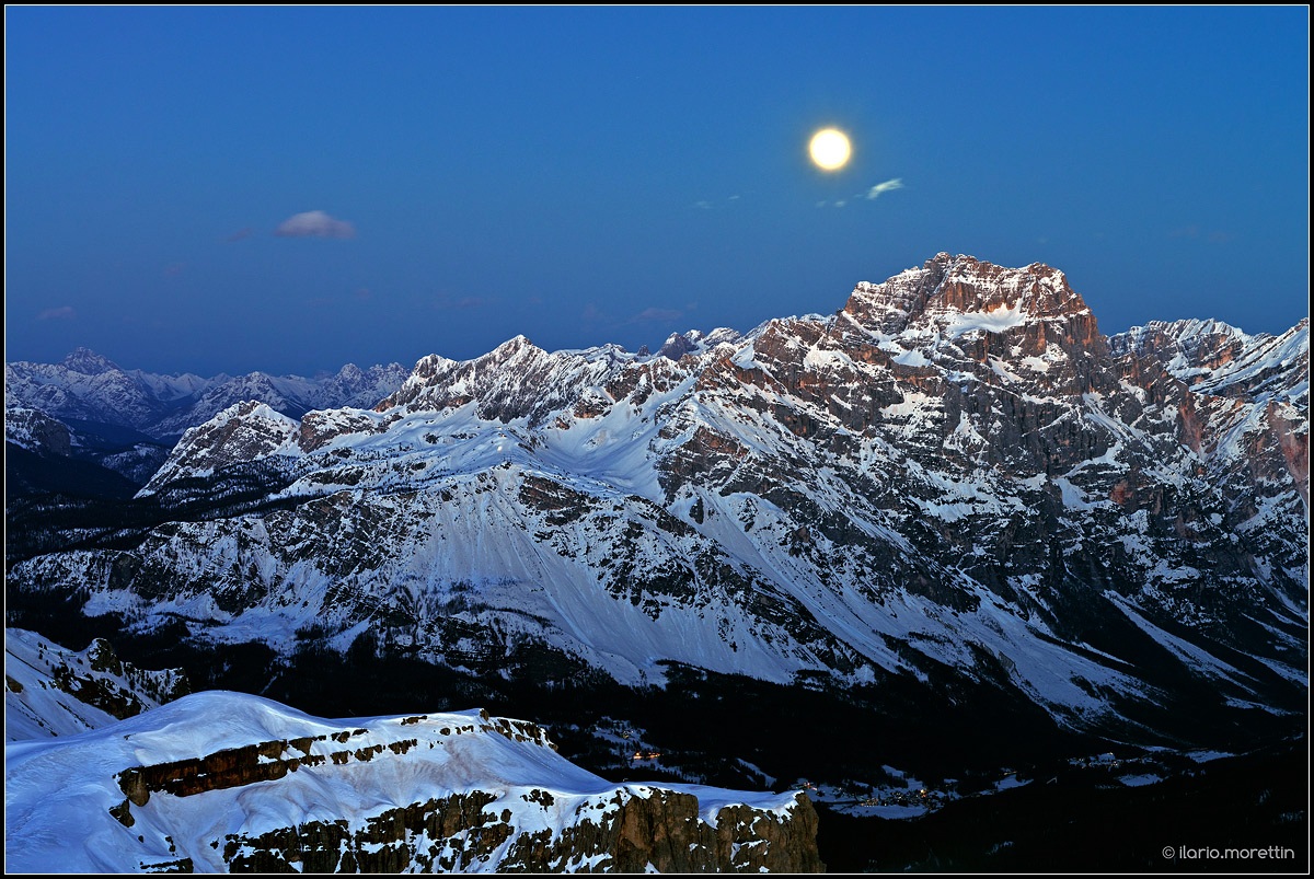 The moon and the Sorapiss