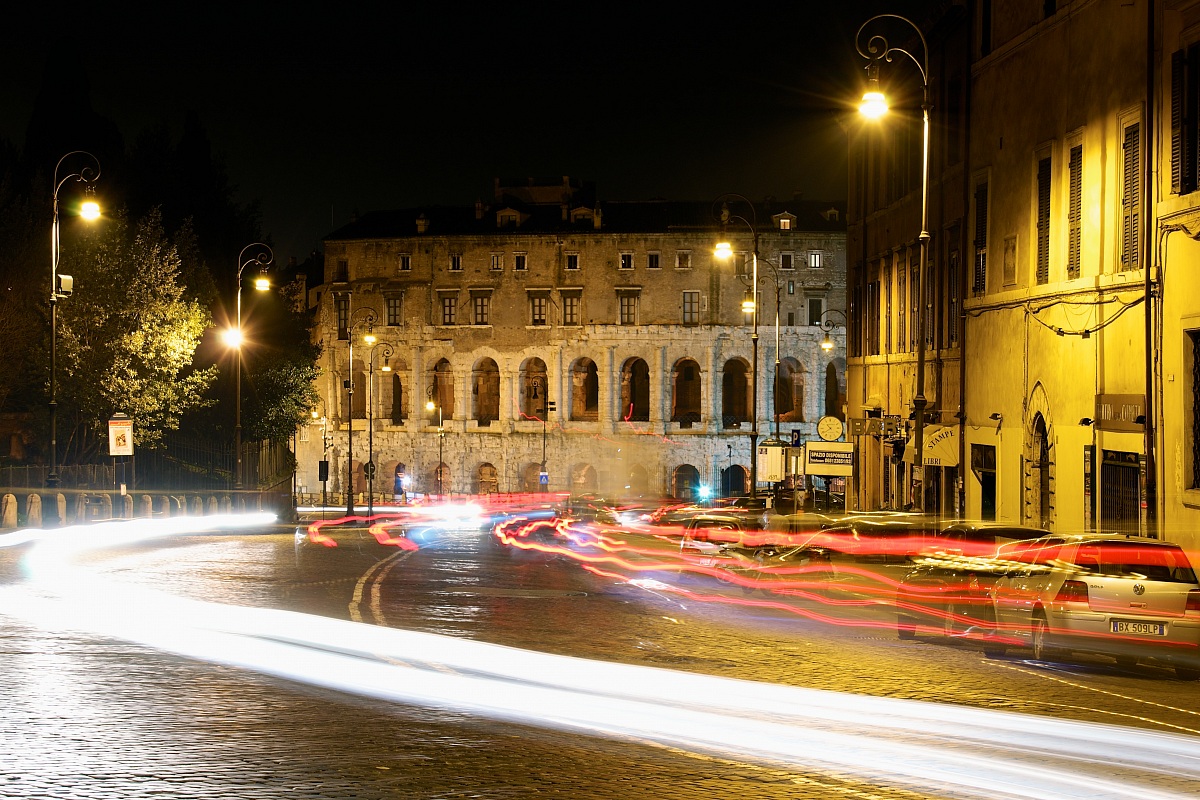 Scie di luce al teatro Marcello