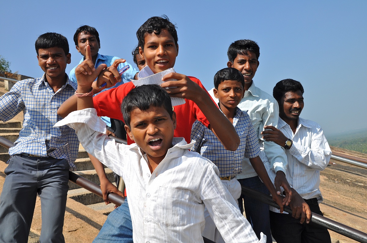 Negare il tempo sulla collina del Gomateshwara