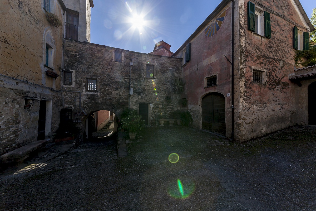 Laegueglia Piazzetta Colla Micheri