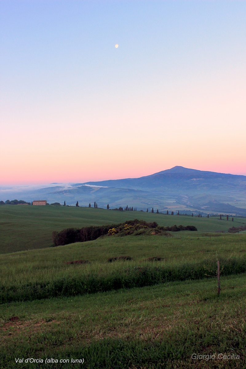 Alba con luna (val d'Orcia)
