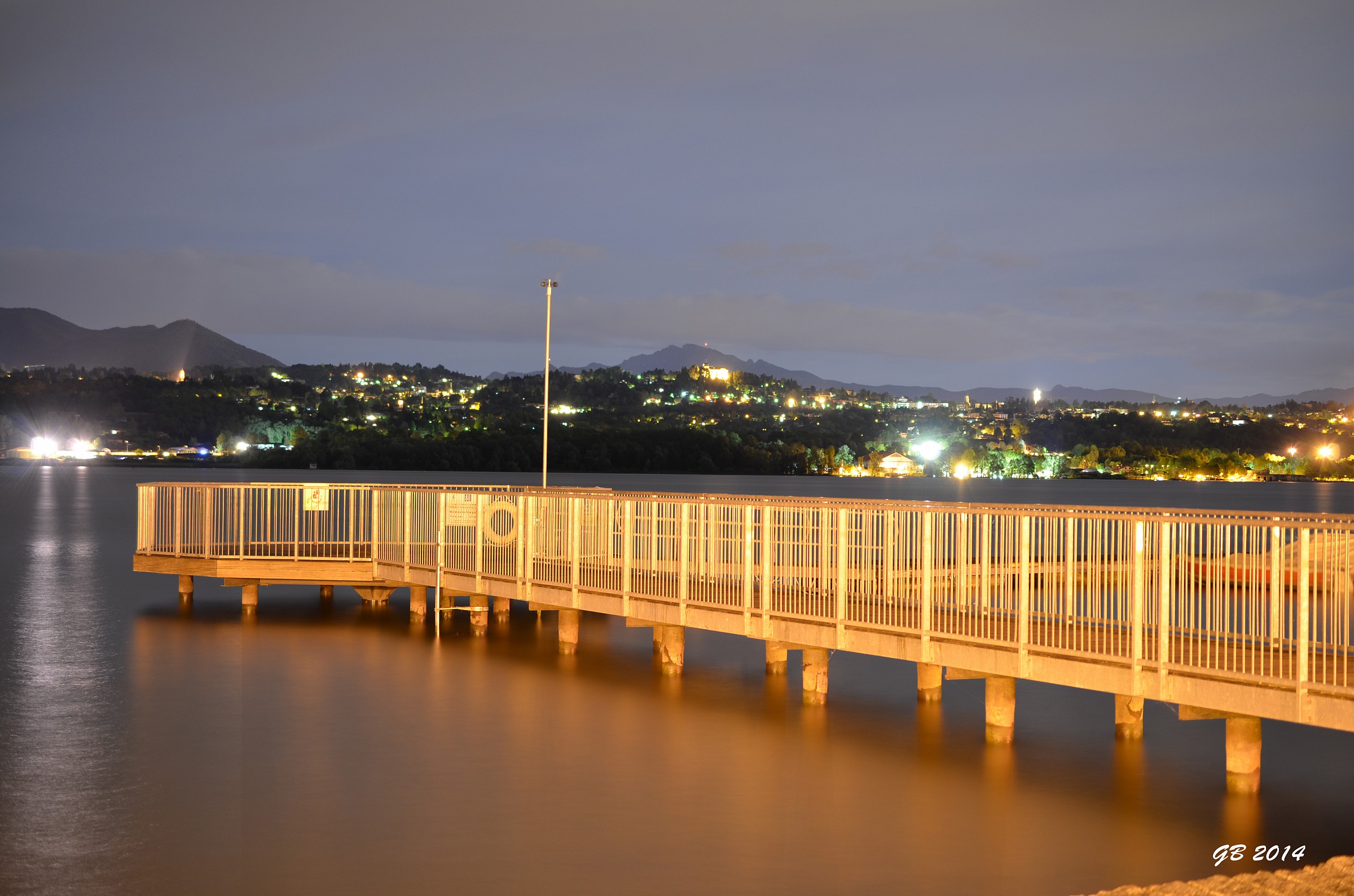 un pontile sul Lago di Varese