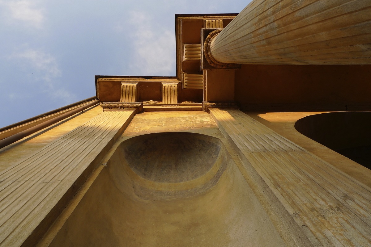 architectural detail in Piazza Sordello