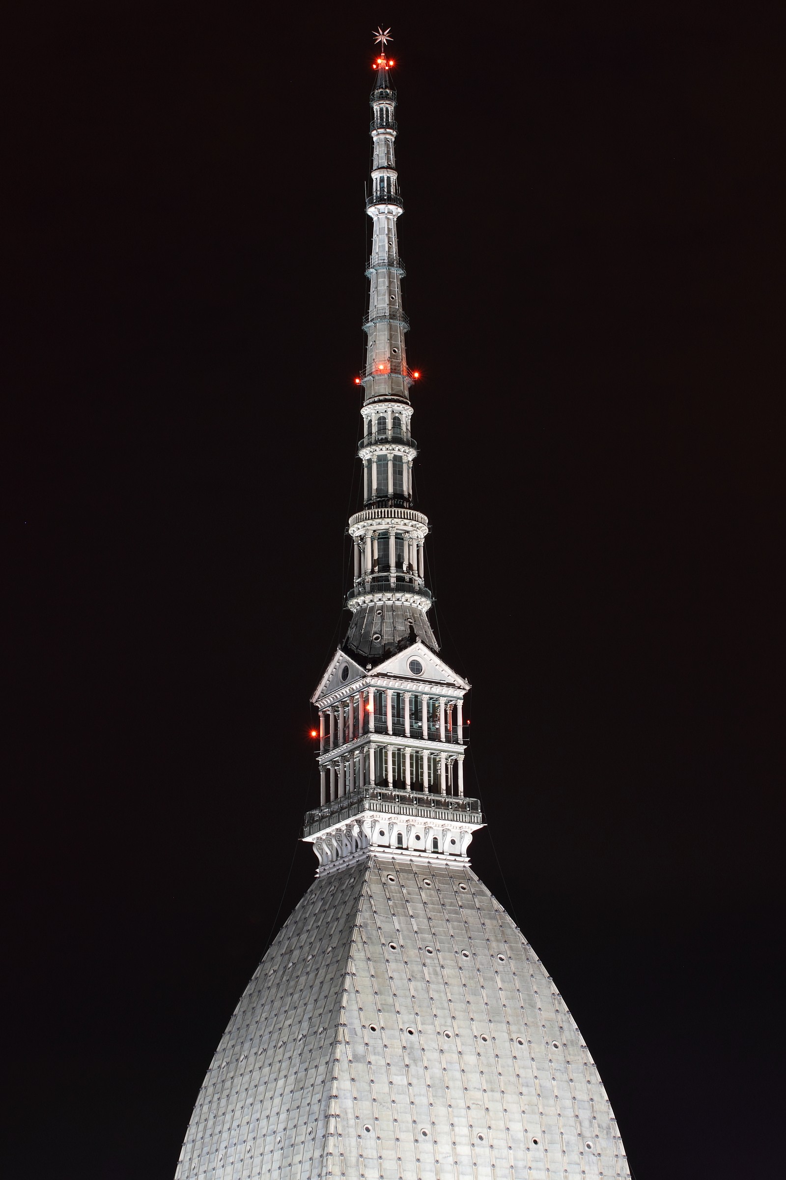 Foto notturna Mole Antonelliana