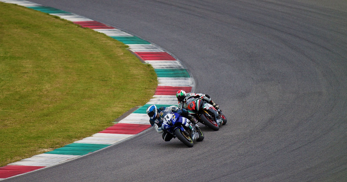 Tussle between the curve of the R6 Correntaio (Mugello)