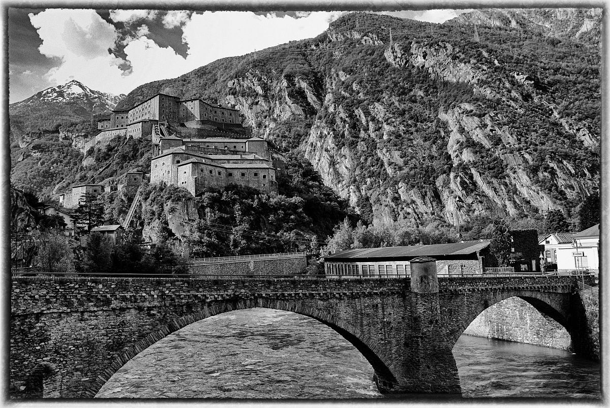 The fort of Bard seen from Baltea