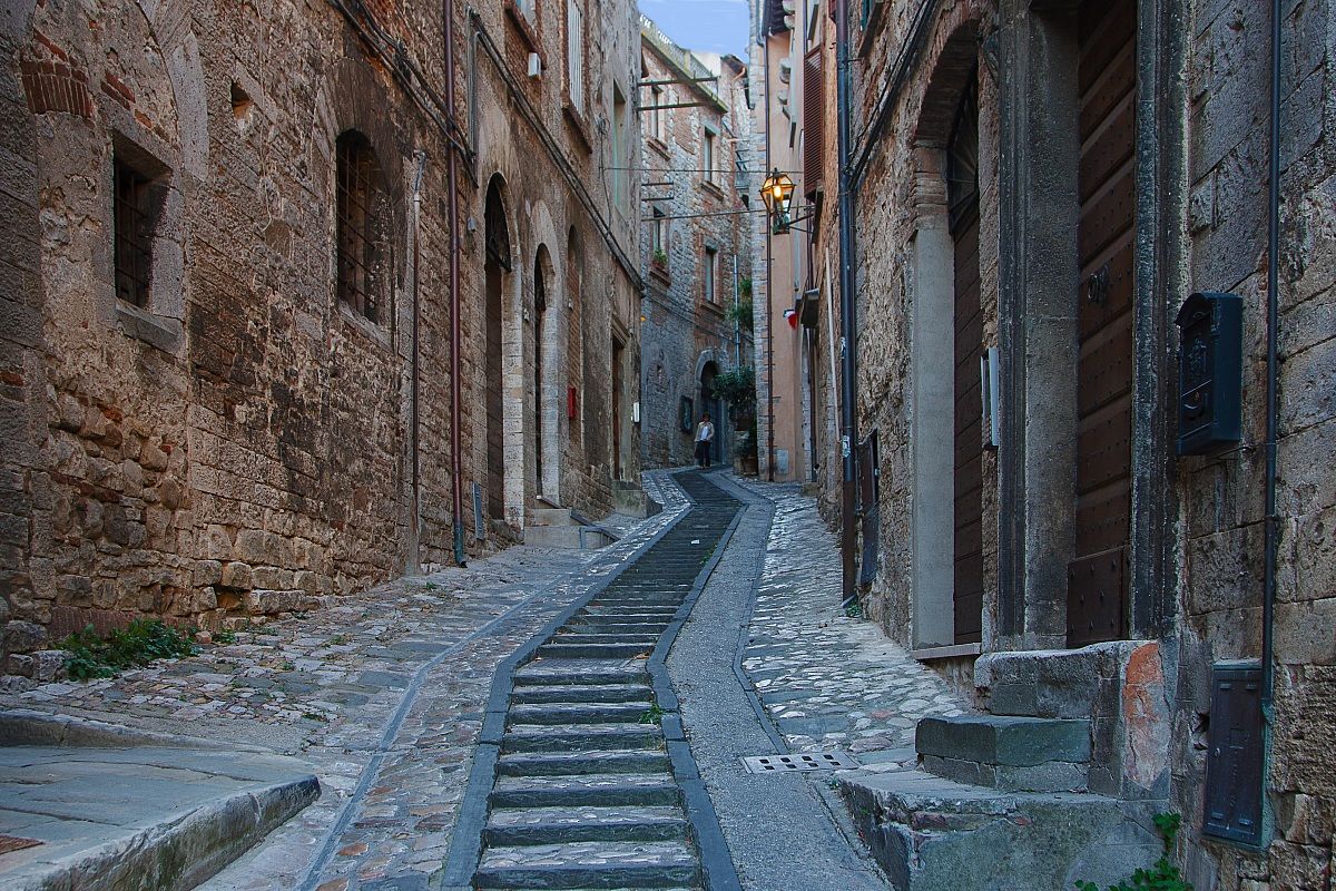 Lanes of Todi